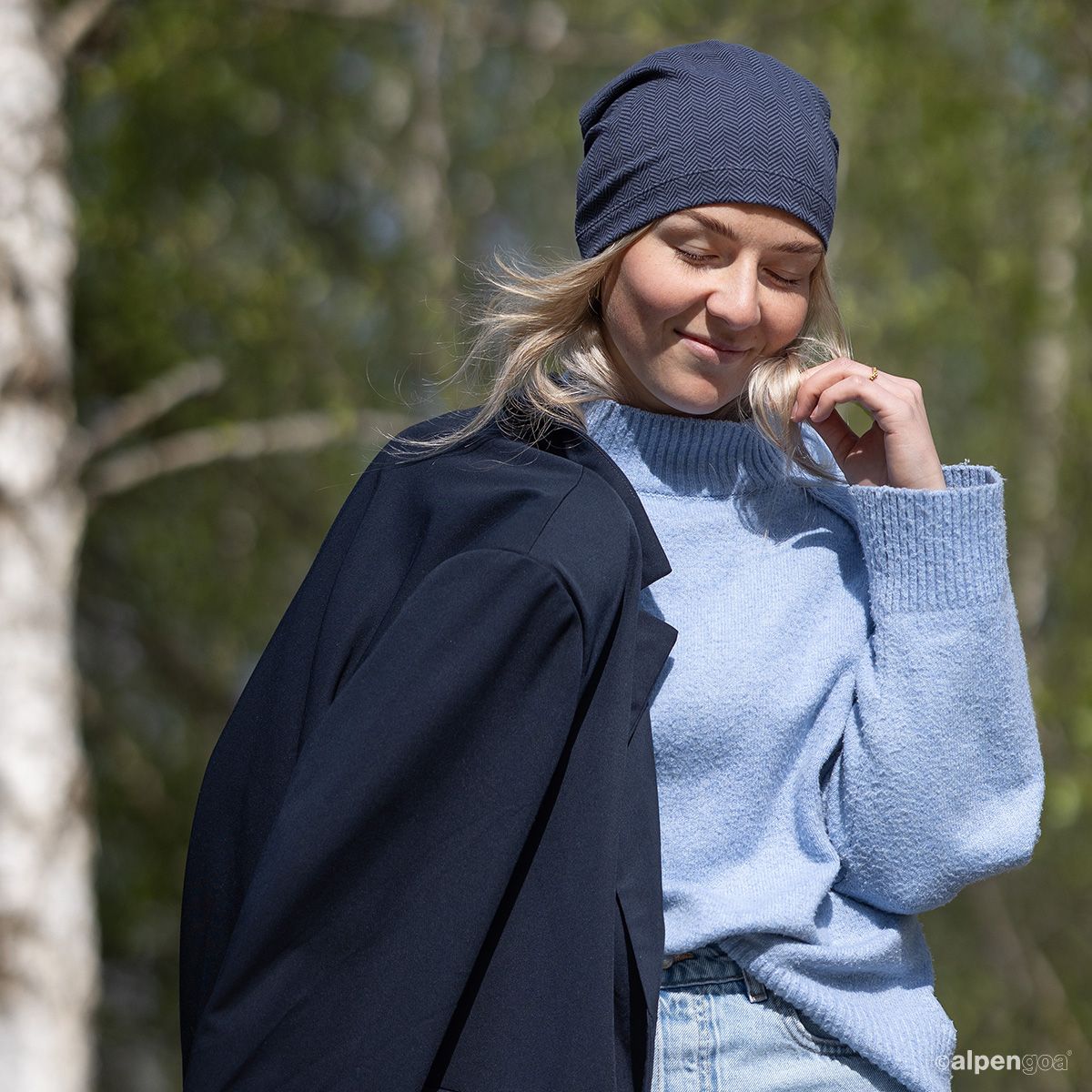 Baumwoll Beanie Rippmuster Blau Tragebeispiel 3